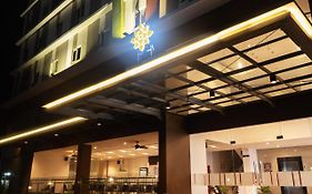 Hotel Lynn Serang